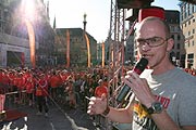 Gong Morning Man Mike Thiel moderierte die Veranstaltung am Marienplatz (Foto: Martin Schmitz)